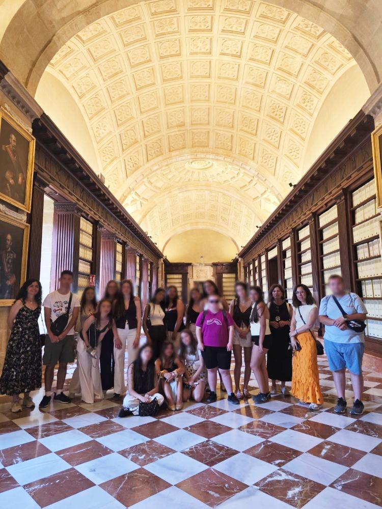 Una de nuestras visitas para estudiantes en el Archivo de Indias